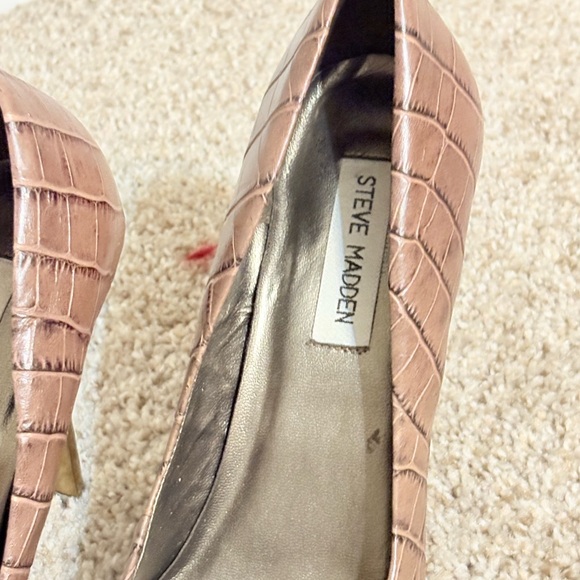 Steve Madden Women's Brown Croc-Embossed Heels - Picture 3 of 8